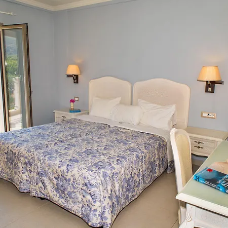 מלון Efrosini Village 3*