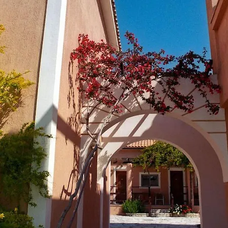 מלון Efrosini Village קאטליוס